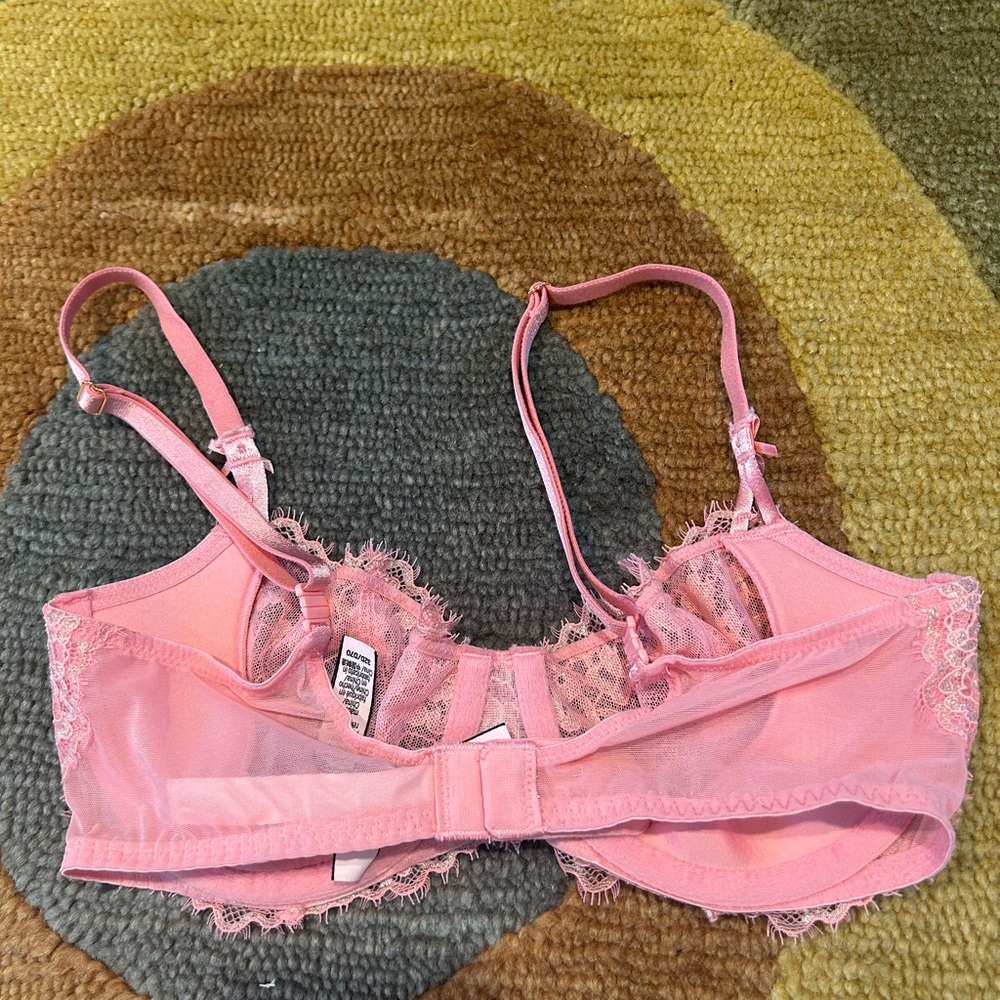 Like-New Victoria’s Secret Dream Angels Push Up Bra Un-Padded Pink Lace Size 32D - Picture 3 of 5